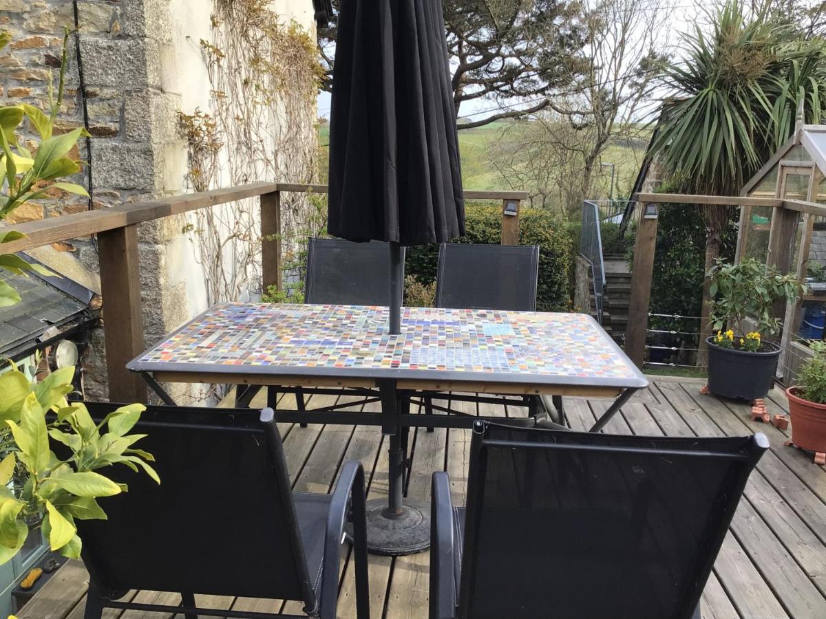 Cozy Camborne Studio Retreat With Two Single Beds Exterior photo