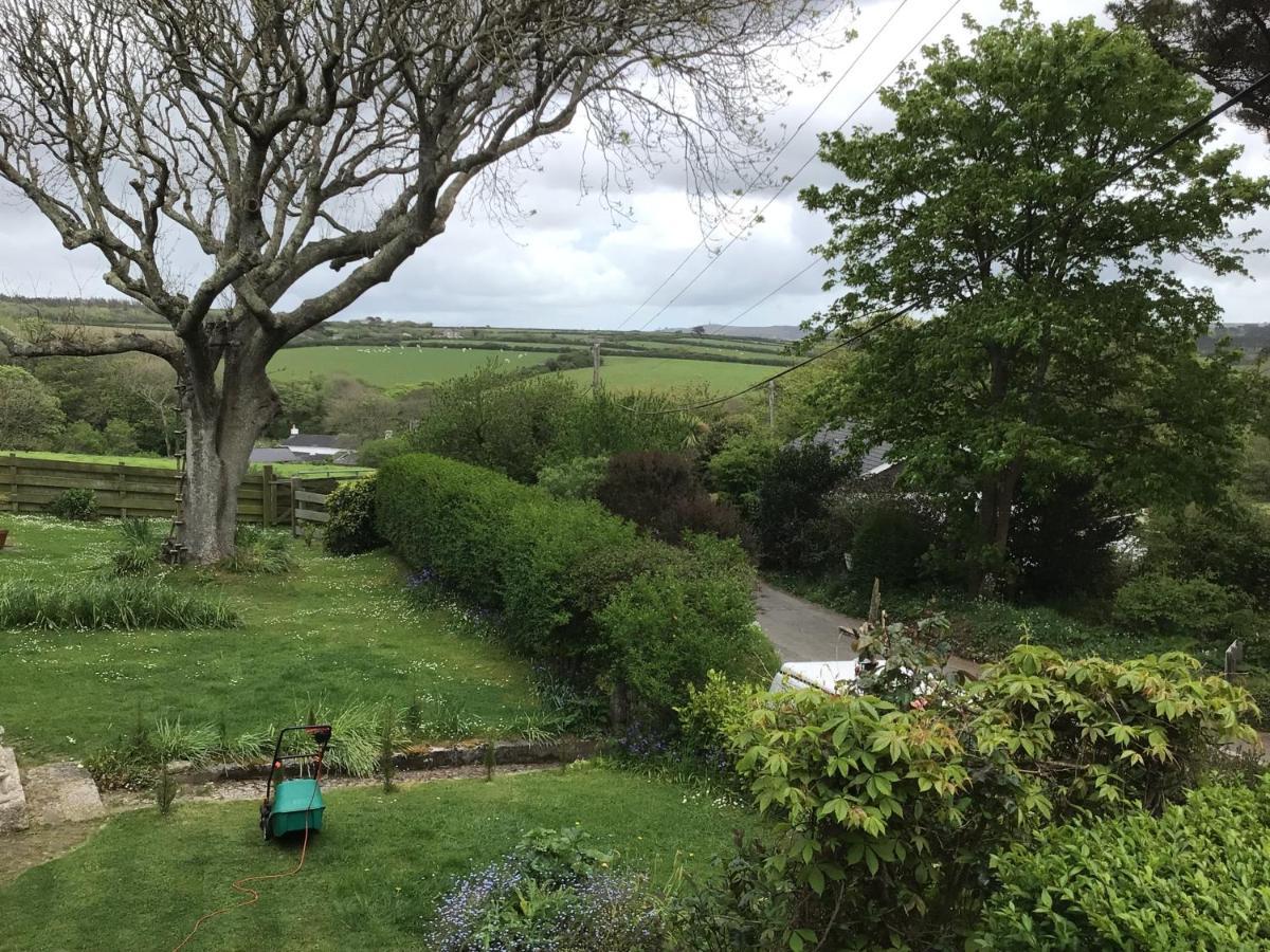 Cozy Camborne Studio Retreat With Two Single Beds Exterior photo