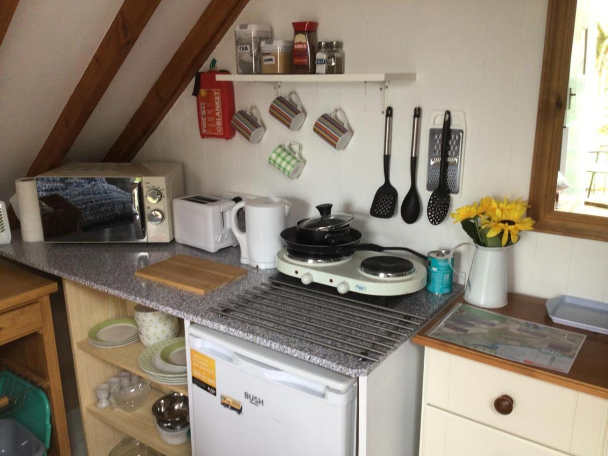 Cozy Camborne Studio Retreat With Two Single Beds Exterior photo