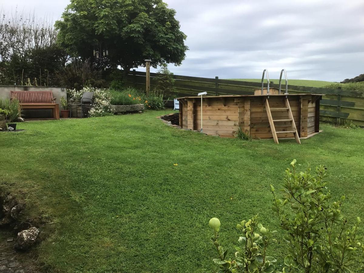Cozy Camborne Studio Retreat With Two Single Beds Exterior photo